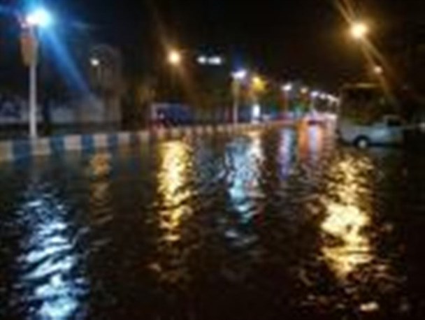 معرکه آب در خیابان های میاندوآب/ شهری که با باران زیر آب می رود