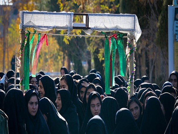 اعزام دومین کاروان راهیان نور دانش‌آموزان دختر مبارکه‌ای به مناطق عملیاتی غرب کشور+ تصاویر