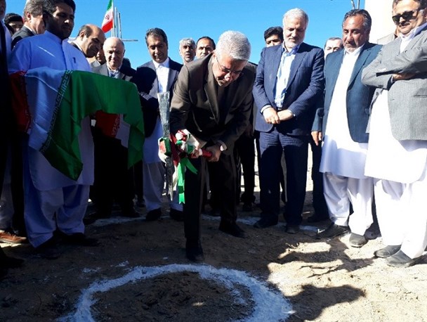 ​کلنگ زنی بخش گاز نیروگاه گازی زاهدان توسط وزیر نیرو