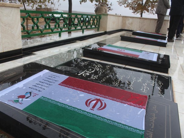 مزار شهدای خلیل آباد غبارروبی و عطر افشانی شد