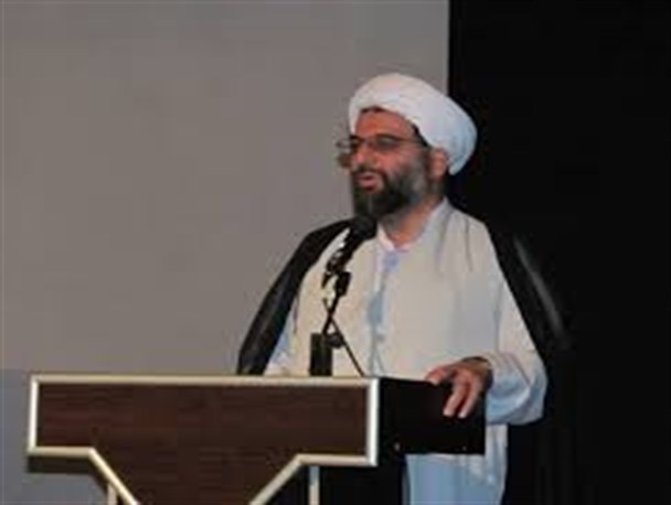 اختلاف افکن در بین مسلمانان در هر مقامی، خائن است