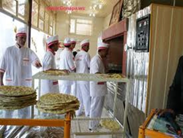 برخورد شدید فرماندار کلاله با 2 نانوای متخلف! / ایجاد رقابت بین نانوایی های دولتی و آزاد