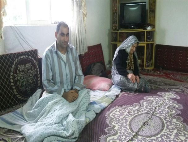 یک عدد ویلچر به معلول چابکسری اهدا شد