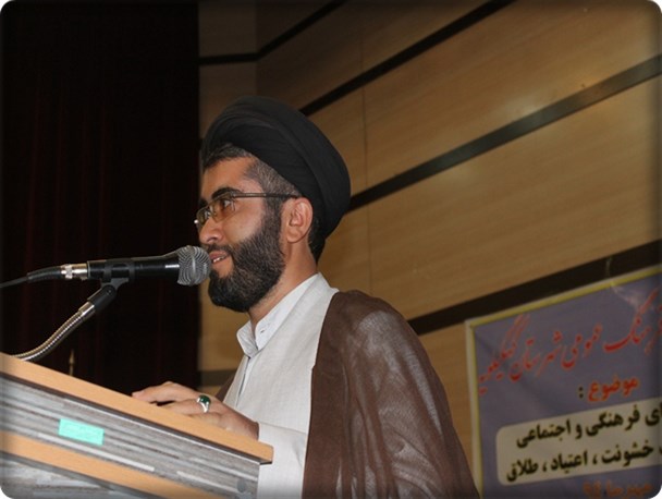 شهدا با ایثار جان خود راه سعادت را به ما نشان دادند