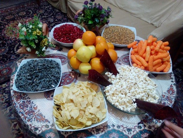 سفره های یلدایی تفرشیها در شبکه های اجتماعی