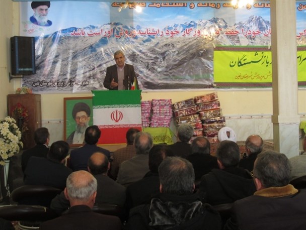 جایگاه معلمان در جامعه فراموش شده / اولین بار در خارج از کشور به شغل معلمی خود افتخار کردم