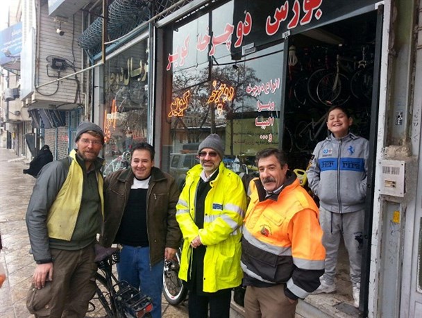 راهدار زنجانی در شب یلدا به داد توریست های آلمانی رسید