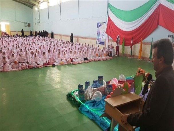 جشن تکلیف مقدمه ای جهت ترغیب دانش آموزان به انجام فرائض دینی و تقرب به پروردگار متعال است/ برگزاری جشن تکلیف ۴۵۰ دانش آموز دختر خاشی + تصاویر