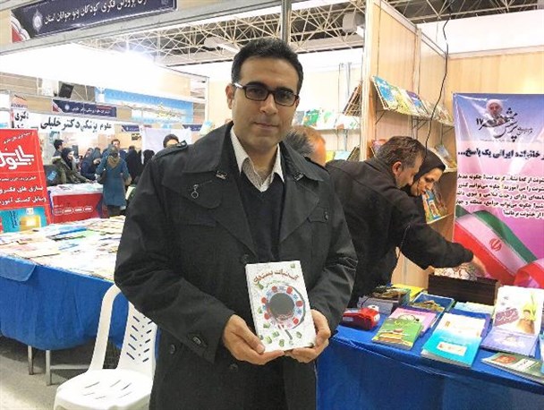 من نمی تونم در حالی که خودم گوشی دستم است و مطالعه نمی کنم به بقیه بگویم که چرا مطالعه نمی کنید