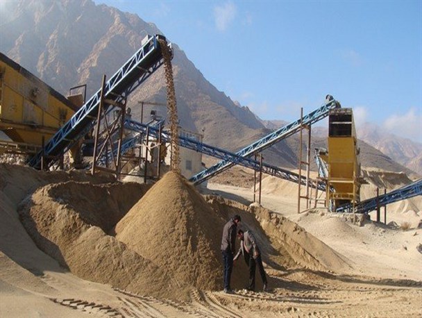 ساماندهی شن چاله های ۵۲ معدن البرز، متولی ندارد!/ رهاسازی فاضلاب و آلایندگی دپوهای معدنی غیر مجاز
