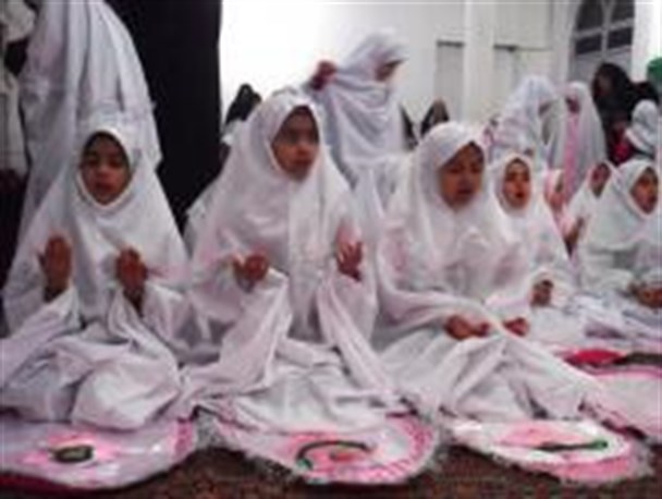 54 دانش آموز دختر ،رسیدن به سن تکلیف خود را جشن گرفتند