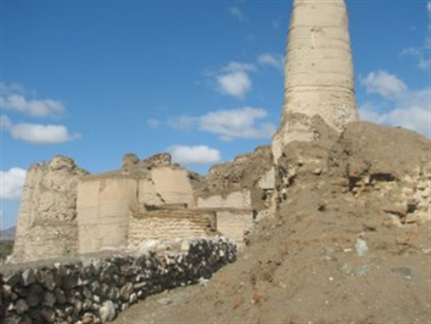قلعه تاریخی منوجان پس از دومین باران زمستانی+تصاویر