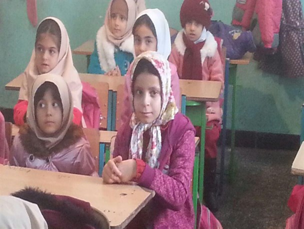 بالاخره دختر مام حسن  برای اولین بار طعم مدرسه را چشید