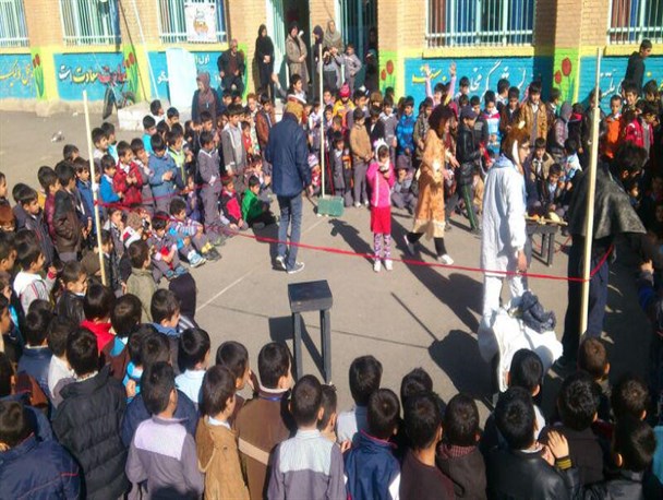 نمایش شنگولا در مدارس شهرستان قروه اجرا شد + تصاویر