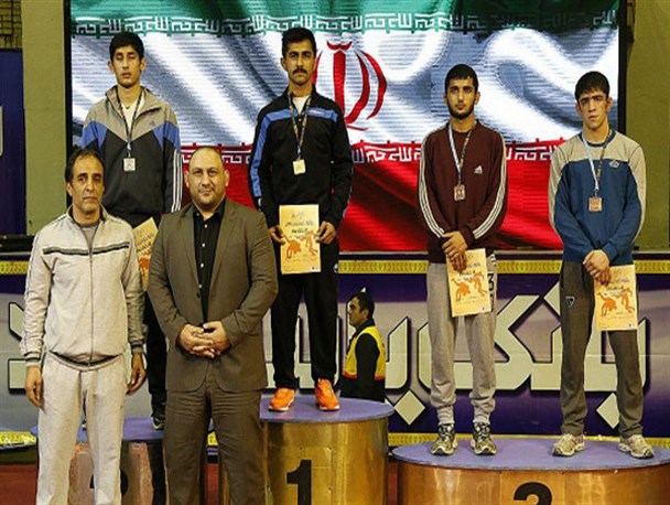 قهرمانی کشتی‌گیر سیمرغی در رقابت‌های کشتی آزاد جوانان عمومی کشور