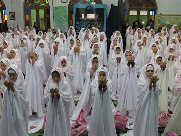 برگزاری جشن تکلیف 300 دانش آموز در مصلی نمازجمعه شهرستان فومن
