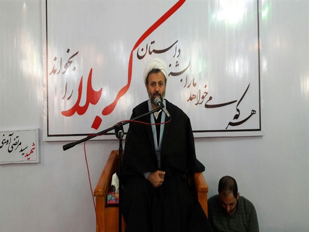 مسئولی که به دشمن اعتماد کند و لبخند بزند، مریض القلب است