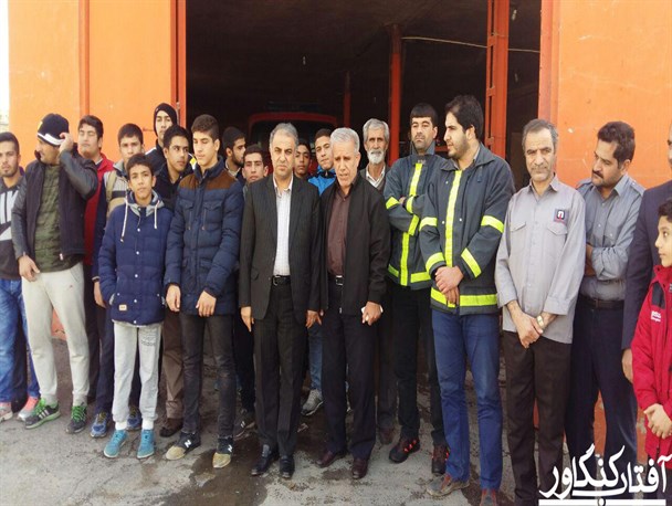 ابراز همدردی با آتش نشانان حادثه پلاسکو در محل آتش نشانی کنگاور