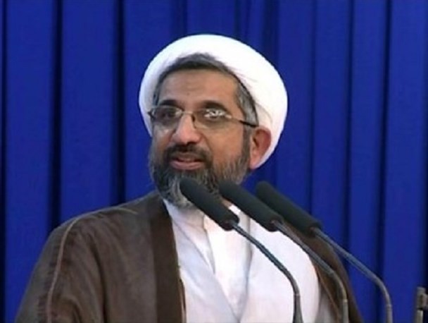 انتظار از کمک های بیرونی یک انتظار اشتباه است/ باید خود از درون بجوشیم