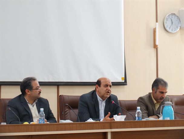 شهرداران باید درآمد پایدار و مدیریت صحیح اقتصاد مقاومتی را در شهر فراهم کنند