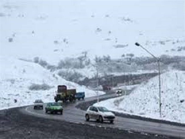 تمام راه های ارتباطی بروجن باز است/تردد در محورها جریان دارد