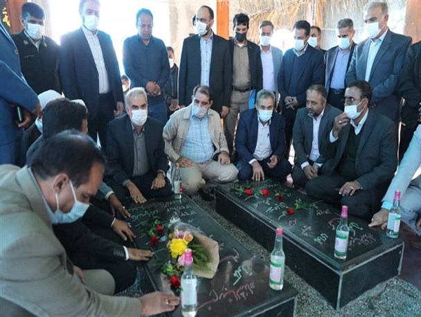 ادای احترام وزیر آموزش‌و‌پرورش به شهدای گمنام شهر قلعه گنج