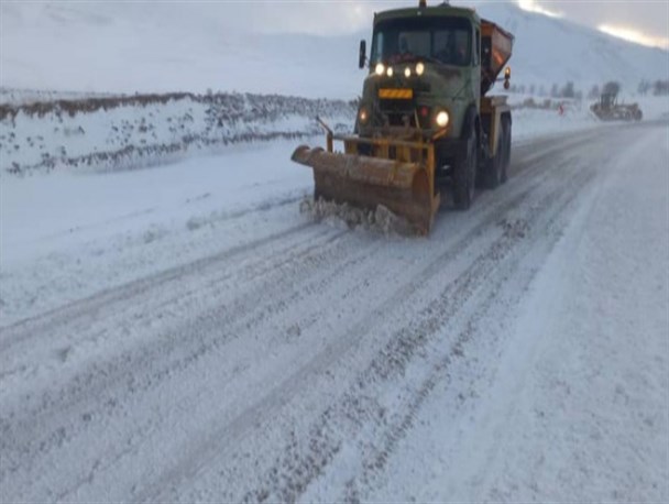 بازگشایی مسیر ارتباطی ۳۲ روستای بخش مرکزی هرسین/ قطعی آب و برق نداشته ایم