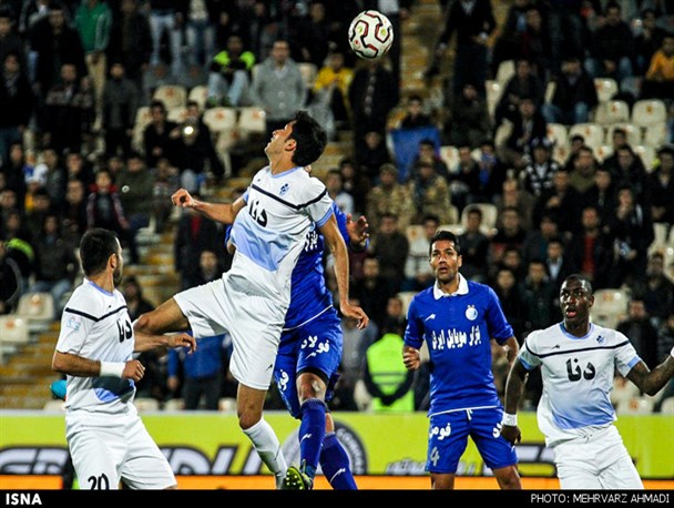 تساوی گسترش فولاد و استقلال در پایان نیمه اول