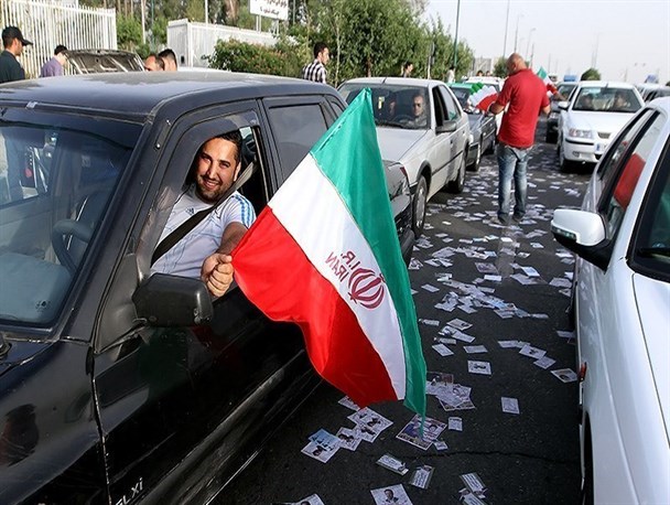 راه اندازی کارناول های انتخابی در سطح شهر سنندج/ بی‌قانونی قانون‌گذار در خیابان‌ها