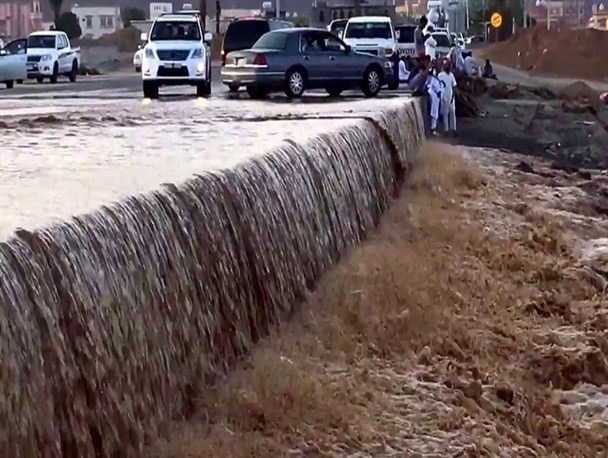 سیل، مین های سعودی کاشته شده در یمن را به عربستان بازگرداند