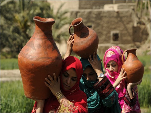 روش ساخت سفال در کلپورگان وجه تمایز با سایر سفال ها/ زنان بلوچ خالقان سفال کلپورگان