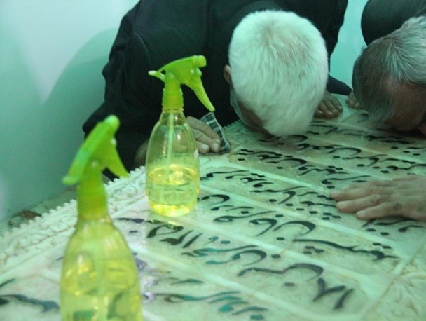 آیین غبارروبی و عطرافشانی امامزاده یحیی بن زید(ع)/تصاویر