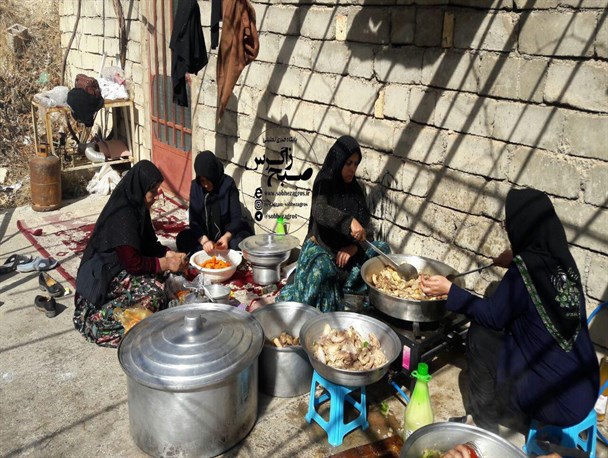شور جهادی زنان سی سختی در پخت غذا برای امدادگران+تصاویر