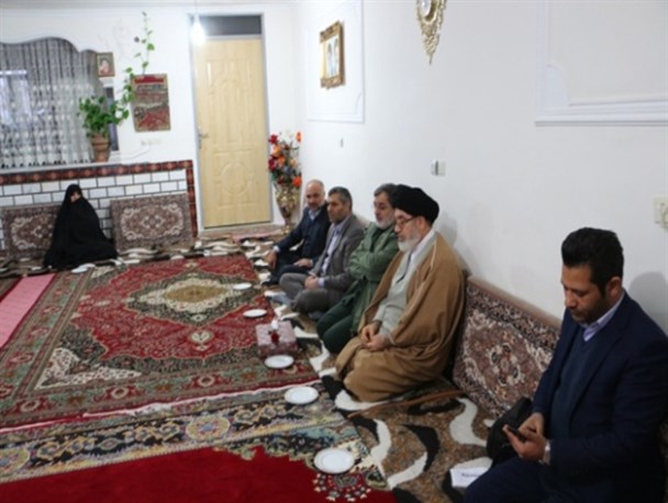 مسئولان میاندوآب با مادران و همسران شهدا دیدار کردند+ تصاویر