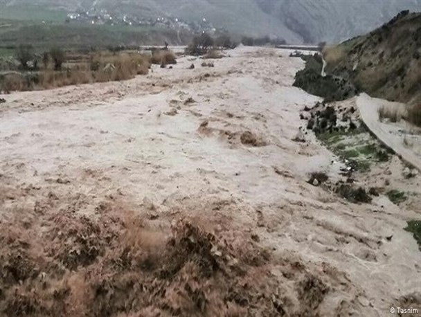 بارندگی های اخیر در لرستان به شبکه برق ۱۲۰ روستا خسارت وارد کرد