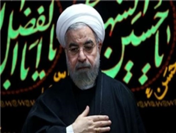 ورود پیکر مادر رییس جمهور به منزل پدری شان/آغار آیین تشییع با حضور روحانی در شهرستان سرخه