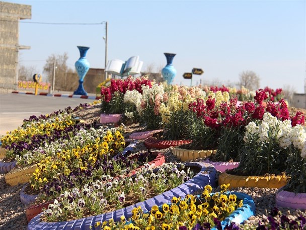 خودکفایی شهرداری اسفراین در تولید گل و گیاه