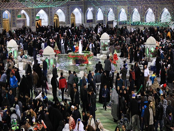 خادمان خورشید در خدمت زائرین نور/ وقتی آستان قدس دایره خدمت رسانی اش را گسترش می دهد