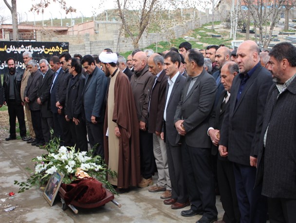 مادر شهیدان دوستی در شاهین دژ به رحمت خدا پیوست+ عکس