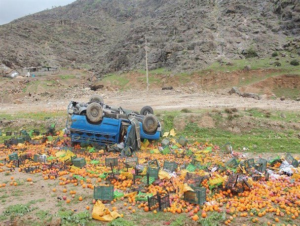واژگونی خودروی نیسان در پیچ خطرناک آب گرم ممسنی