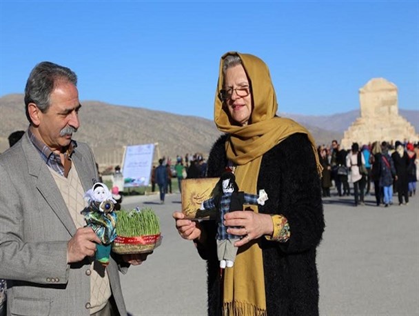 مراسم شاهنامه خوانی با سه زبان در سراموزه رهگشای بادرود برگزار می شود