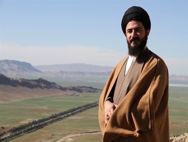 مقام معظم رهبری به درستی انگشت خود را برای هدایت مدیریت کشور به سمت اقتصاد مقاومتی کشیده است
