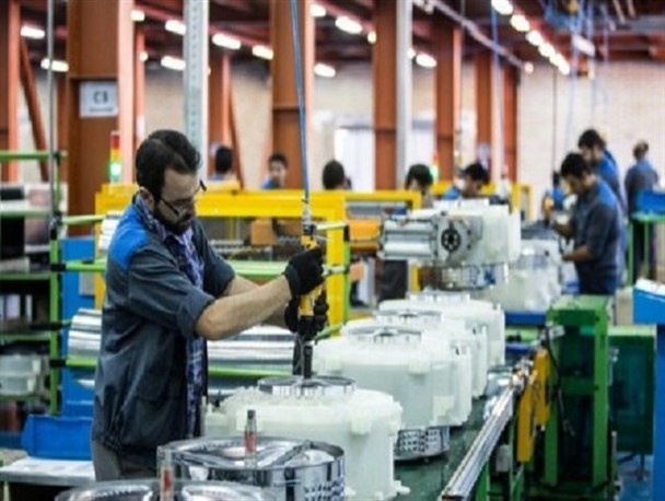 جلوگیری از واردات کالا مهمترین راهکار تحقق شعار سال/ حمایت از کالای ایرانی منجر به رونق تولید می شود