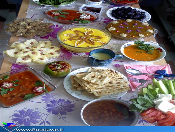 برگزاری جشنواره غذاهای سنتی و سالم در تویسرکان/رابطه مستقیم لقمه های خانگی و سلامت دانش آموزان
