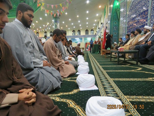 مراسم عمامه‌گذاری 10 طلاب حوزه علمیه بندرلنگه برگزار شد+تصاویر