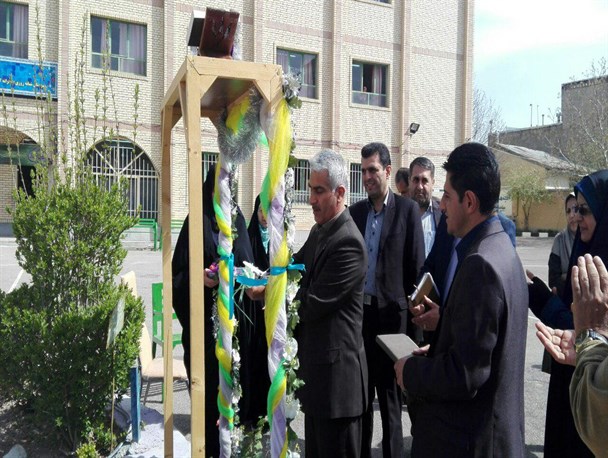 نمایشگاه معرفی مشاغل شهرستان فیروزکوه در هنرستان بلیغ افتتاح شد
