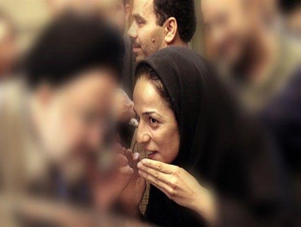 به دنبال آزادی؛ از پست‌های برق تا پست‌های اینستاگرامی/ به خاطر یک مشت دلار!
