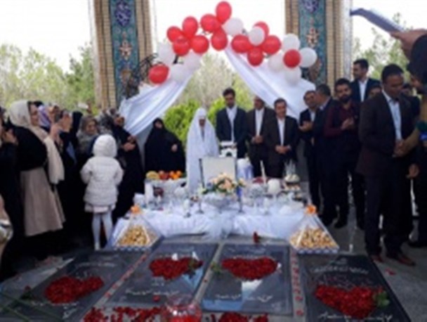 تصاویر/ عقد زوج جوان در جوار مزار شهدای گمنام ارومیه