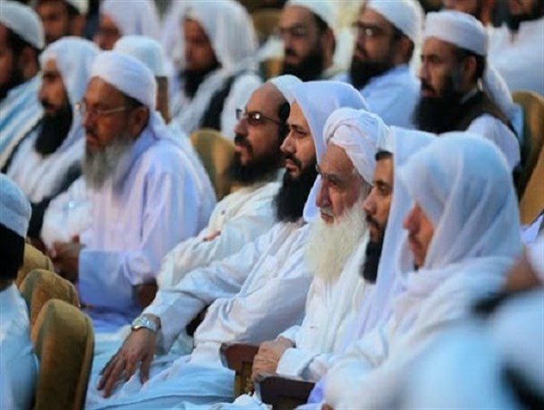 سپاه ستون فقرات کشور و رگ حیات انقلاب اسلامی است/ خدمات پاسداران و بسیجیان جان برکف موجب آبادانی کشور شد