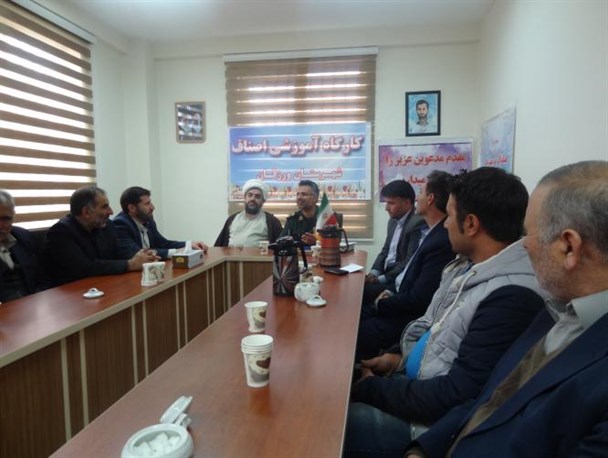 برگزاری کارگاه آموزشی امر به معروف و نهی از منکر ویژه اصناف در ورزقان/ تصویری